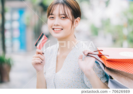 Beautiful woman, shopping 70626989