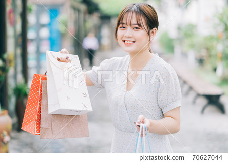 Beautiful woman, shopping 70627044