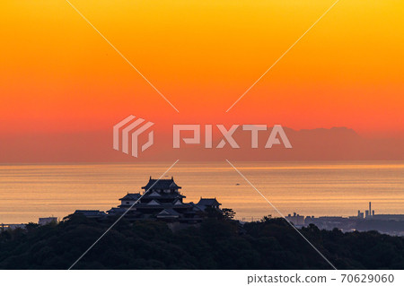 Matsuyama Castle and Iyo Nada (evening view) Matsuyama Castle and Iyo Nada (evening view) 70629060