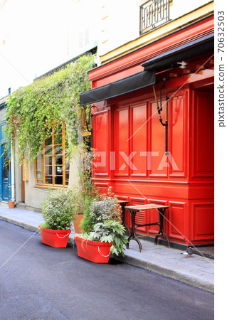 巴黎圣日耳曼附近的餐廳，街道和綠化 70632503