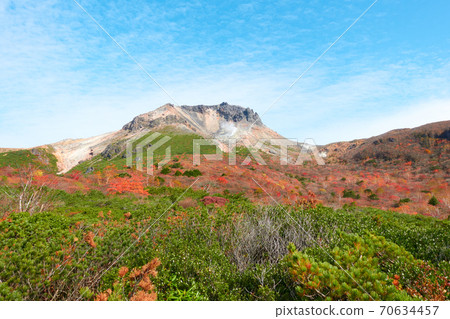 從公寓裡看到的秋天的秋山 從公寓裡看到的秋天的秋山 70634457
