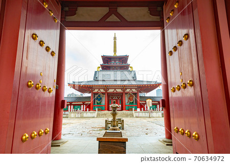 從四天王寺南大門看到的中門（Niomon） 70634972