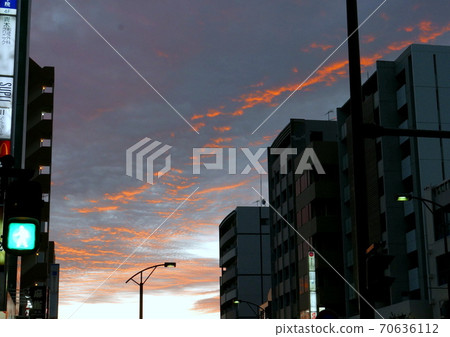 小田急江之島線湘南台站西口地面出口處的夕陽燦爛 70636112