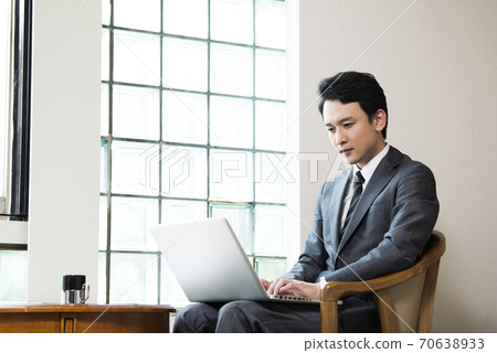 Businessman work laptop 70638933