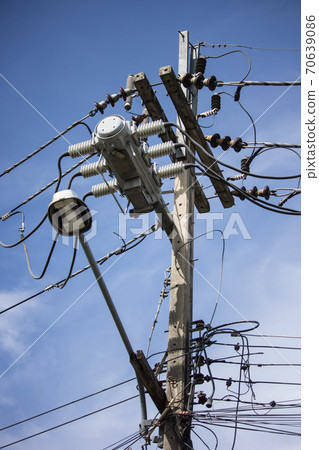 Closeup Eletricity line and electricity post Closeup Eletricity line and electricity post 70639086