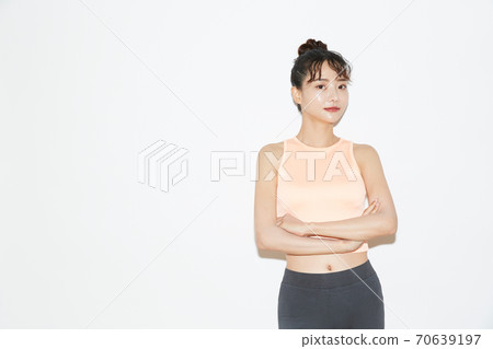 Slim young woman wearing sportswear Slim young woman wearing sportswear 70639197