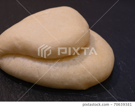 與配菜一起食用的中國蒙古包 70639381