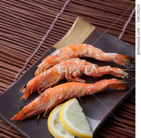 Soft shell shrimp, shrimp grilled with salt Soft shell shrimp, shrimp grilled with salt 70639928