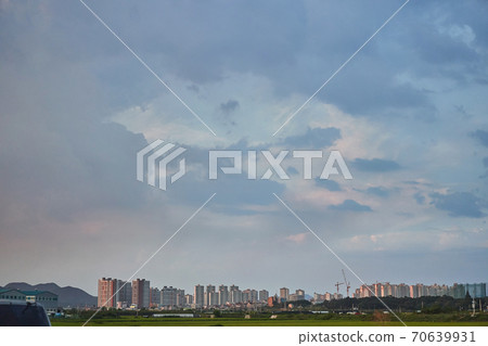 Morning sky and apartment skyline at dawn Morning sky and apartment skyline at dawn 70639931