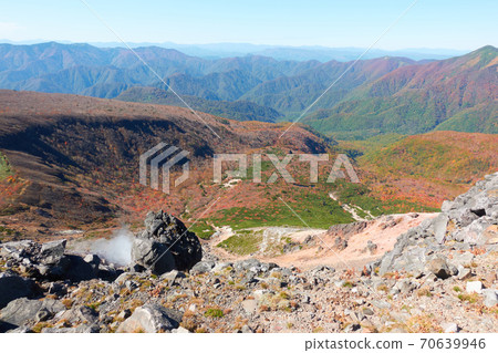 The mother-in-law seen from the summit of Mt. Chausu is flat and gourd pond The mother-in-law seen from the summit of Mt. Chausu is flat and gourd pond 70639946