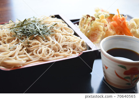 Soba restaurant's Zaru soba and tempura set 70640565