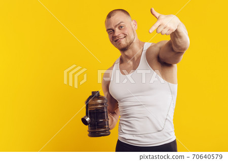 Studio portrait of muscular man with water bottle 70640579