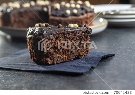 Piece of chocolate cake 70641428
