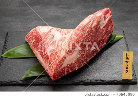 Rare part Tomosankaku block meat with name tag Rare part Tomosankaku block meat with name tag 70643096