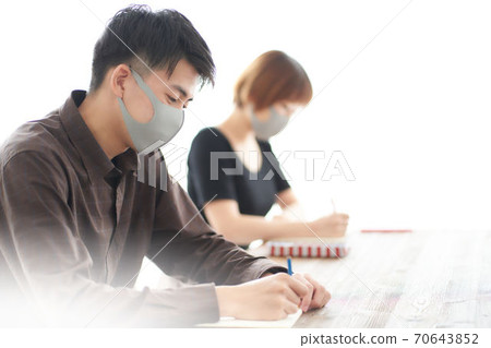學生戴口罩 70643852