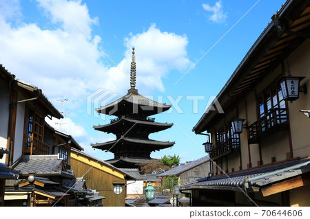 藍天和八坂塔 藍天和八坂塔 70644606