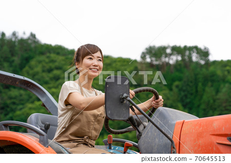 Tractor and women 70645513