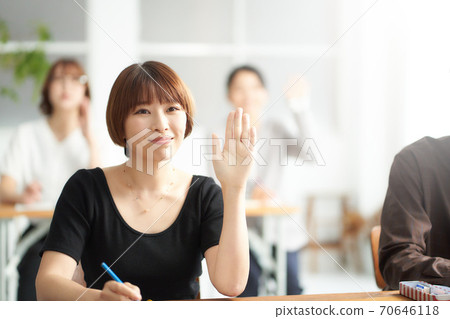 Students raising their hands 70646118
