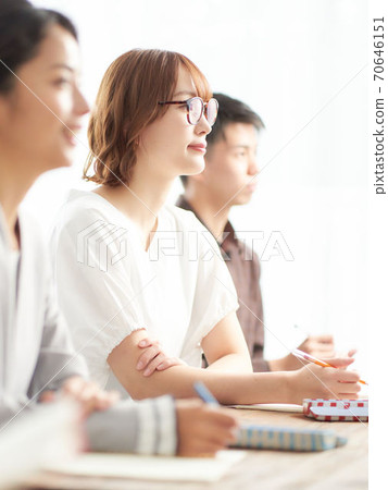 婦女參加研討會 70646151
