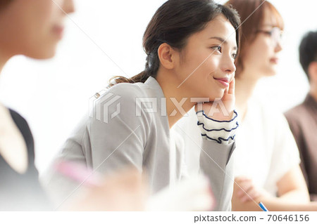 婦女參加研討會 70646156