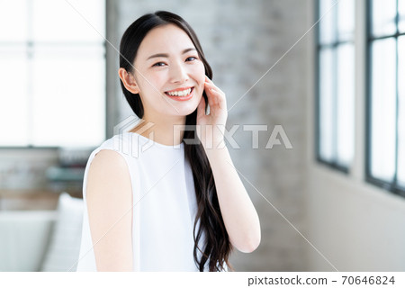 Living young lady Living young lady 70646824