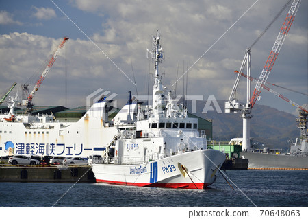 Photographed the scenery of the Japan Coast Guard patrol boat moored at Hakodate Port West Pier, Hakodate City, Hokkaido Photographed the scenery of the Japan Coast Guard patrol boat moored at Hakodate Port West Pier, Hakodate City, Hokkaido 70648063