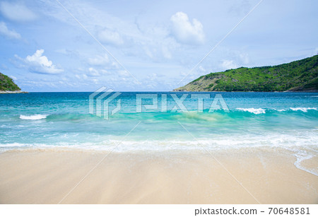 Turquoise blue sea and blue sky at Yanui beach in phuket. Thailand 70648581