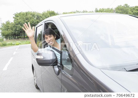 A man driving 70649672