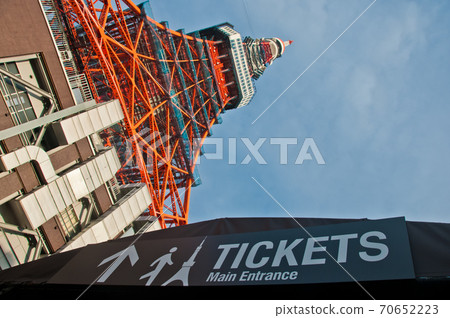 Main entract to buy tickets of famous Tokyo Tower situates in the central Tokyo in the morning. 70652223