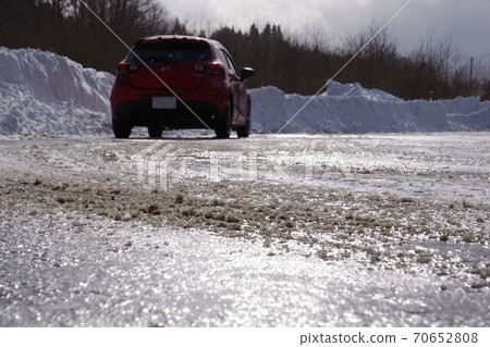 凍結路面低角度 70652808