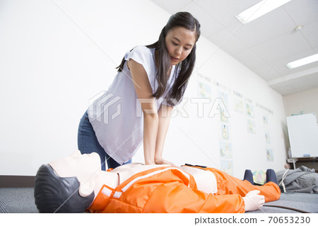 Lifesaving training 70653230