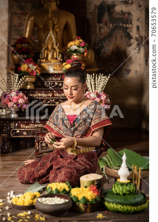 Thai girl in traditional dress costume making and decorating Krathong. Loy Krathong Festival. 70653579
