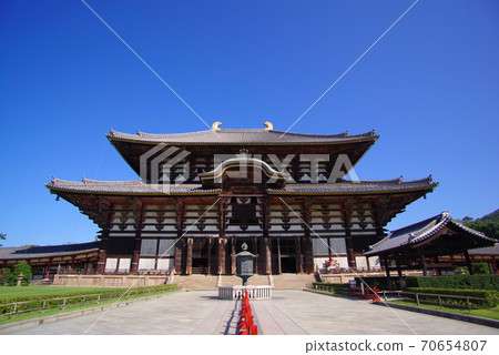 Todaiji Temple, a cultural property of the ancient city of Nara 70654807