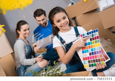 Beautiful girl chooses a color of paint on color. 70655553