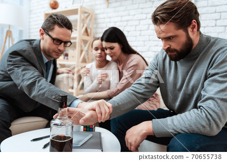 Psychologist asks not to touch alcohol to a man. 70655738