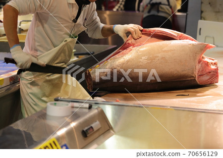 Tuna dismantling show ⑫ Tuna dismantling show ⑫ 70656129