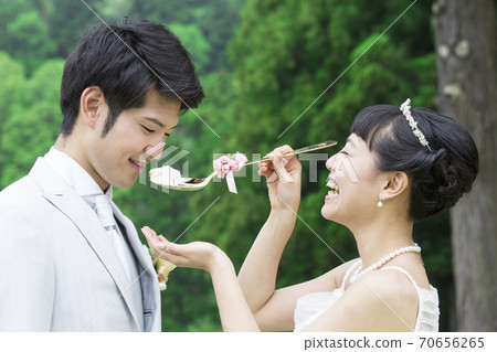 Bride and groom doing first part-time job Bride and groom doing first part-time job 70656265