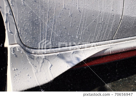 洗車沖洗導致水流 70656947