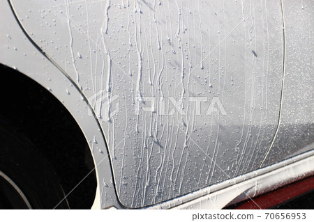 洗車沖洗導致水流 洗車沖洗導致水流 70656953