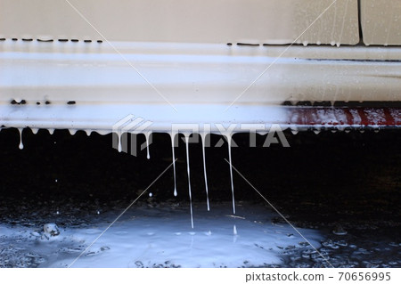 Dripping bubbles Dripping bubbles 70656995