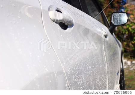 洗車漂洗產生的水滴 70656996