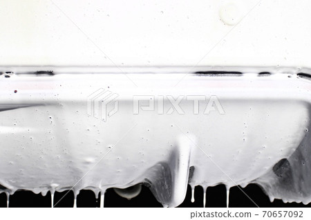 Foam dripping during pre-cleaning 70657092