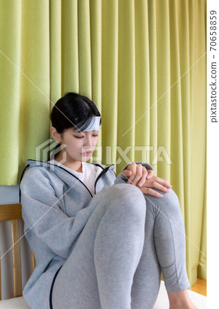 一個發燒感冒並堅持皮塔餅的女人 一個發燒感冒並堅持皮塔餅的女人 70658859