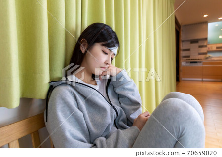 身體狀況不佳且曠工的婦女 70659020