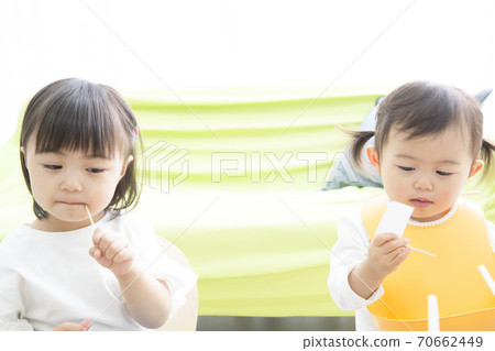 嬰兒吃 70662449