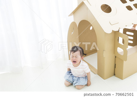Crying infant 70662501