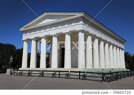 Classical form - Theseus temple in Vienna 70663720