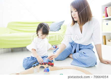 嬰兒玩玩具 70664054