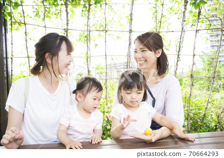 媽媽的朋友和女孩 媽媽的朋友和女孩 70664293