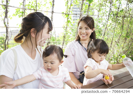 媽媽的朋友和女孩 媽媽的朋友和女孩 70664294